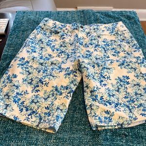 Super cute Garnet Hill knee length shorts!